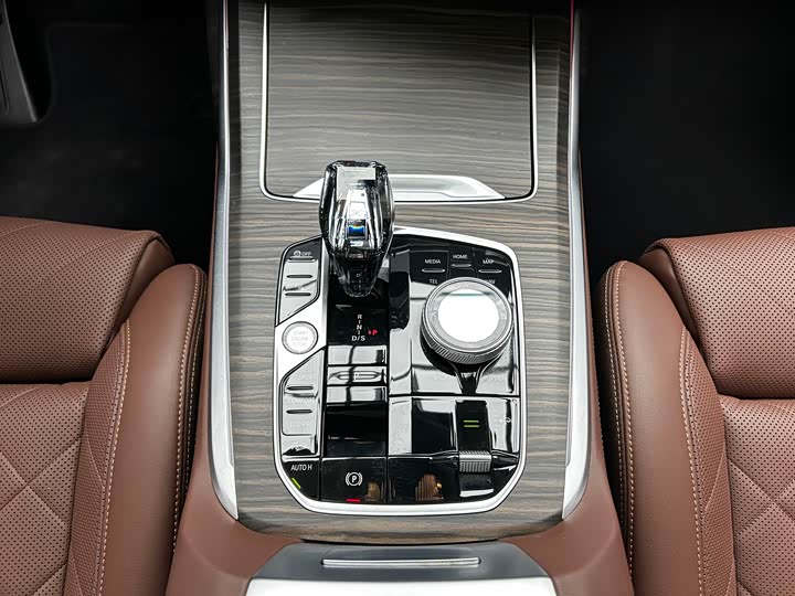 Фото 17 - BMW X7