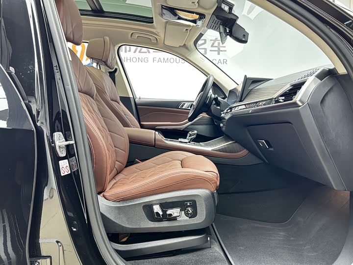 Фото 20 - BMW X7