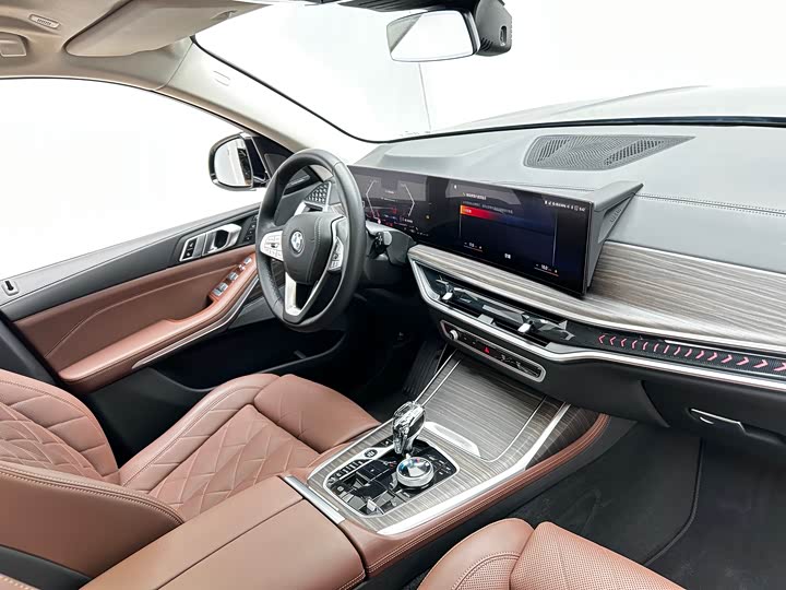 Фото 21 - BMW X7