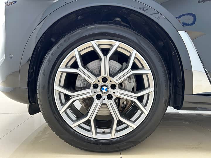 Фото 28 - BMW X7