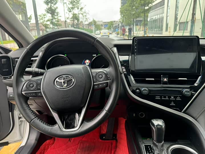 Фото 17 - Toyota Camry