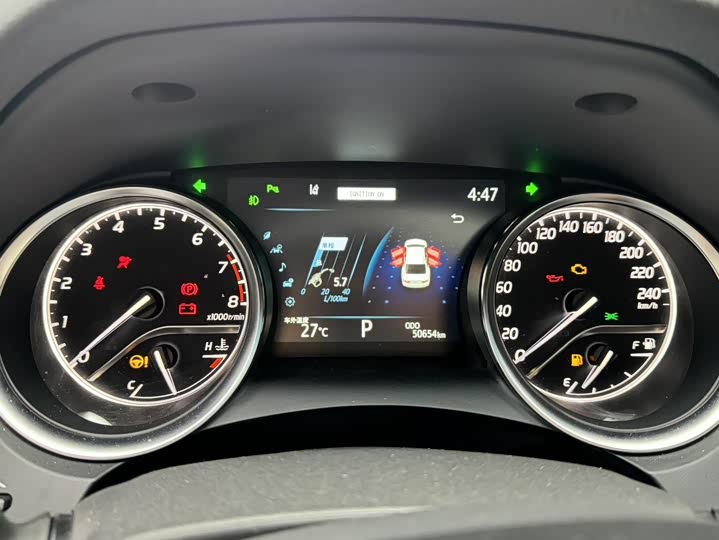 Фото 20 - Toyota Camry