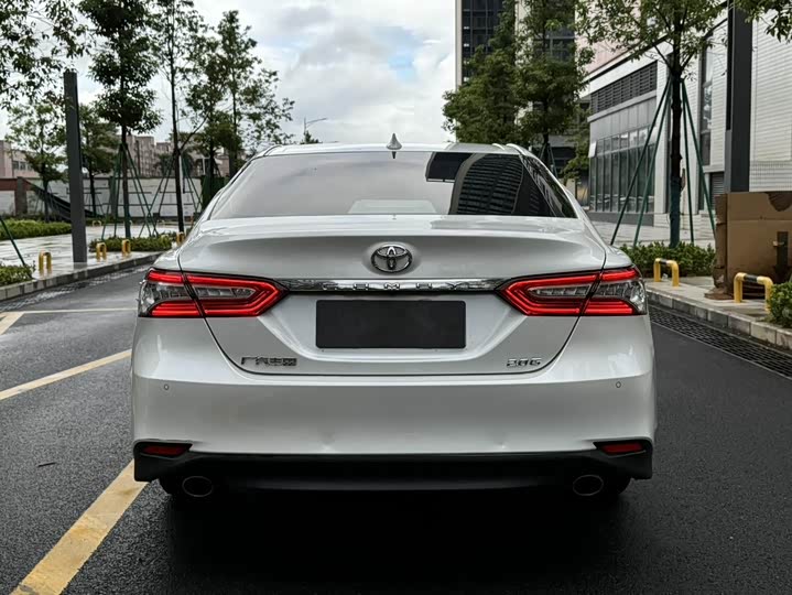 Фото 5 - Toyota Camry