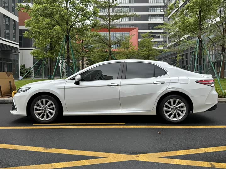 Фото 7 - Toyota Camry