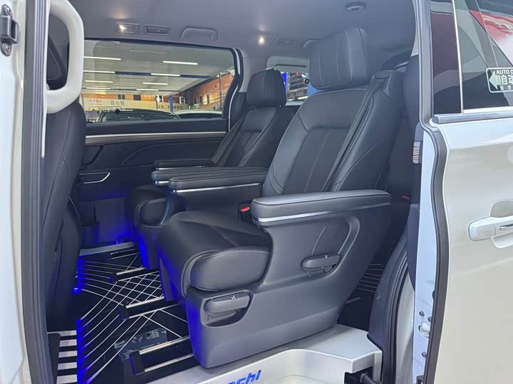 Фото 10 - GAC Trumpchi M8