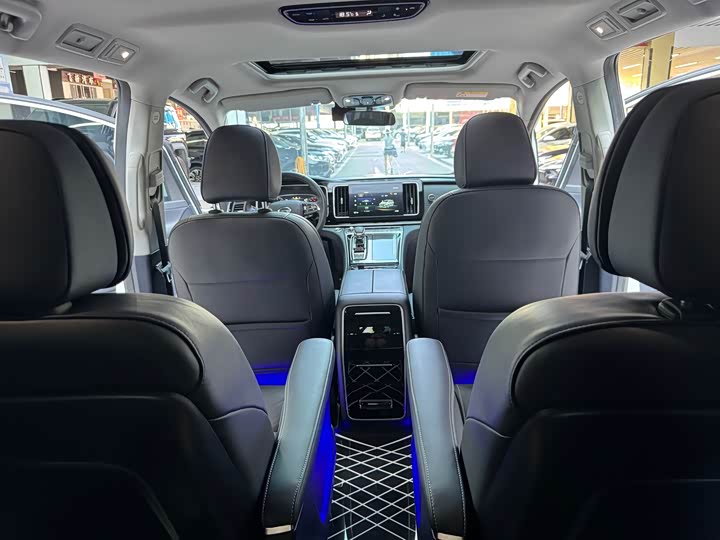 Фото 21 - GAC Trumpchi M8