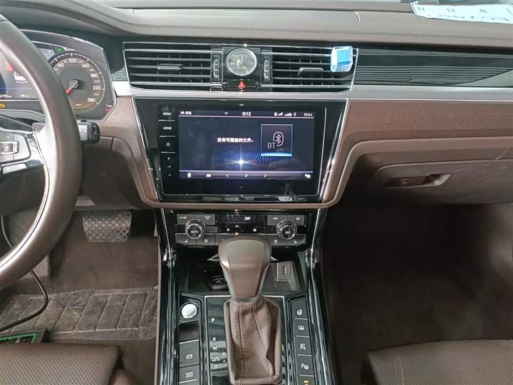 Фото 13 - Volkswagen Phideon