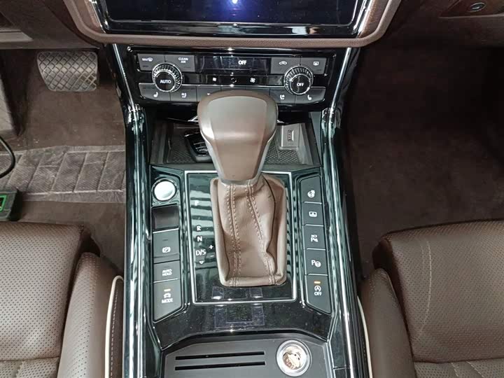 Фото 14 - Volkswagen Phideon