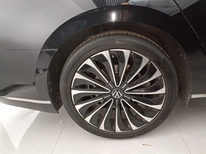 Фото 26 - Volkswagen Phideon