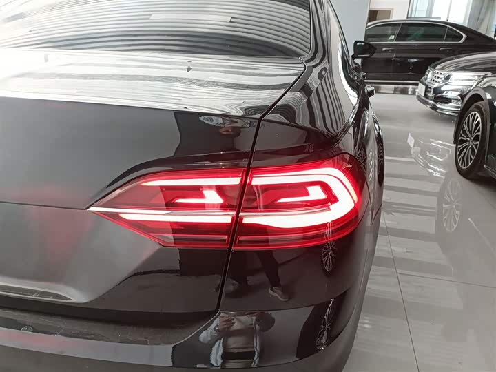 Фото 8 - Volkswagen Phideon