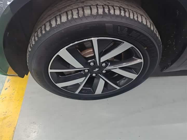 Фото 23 - LiXiang L8