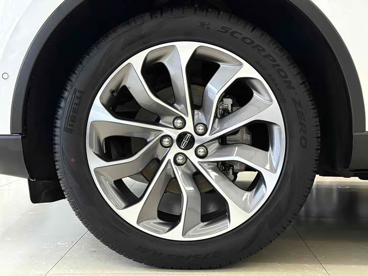 Фото 17 - Lincoln Aviator