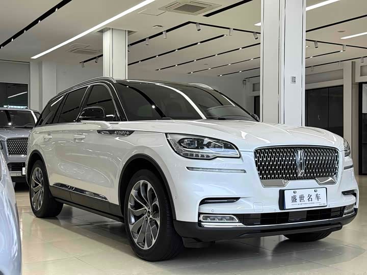 Фото 3 - Lincoln Aviator