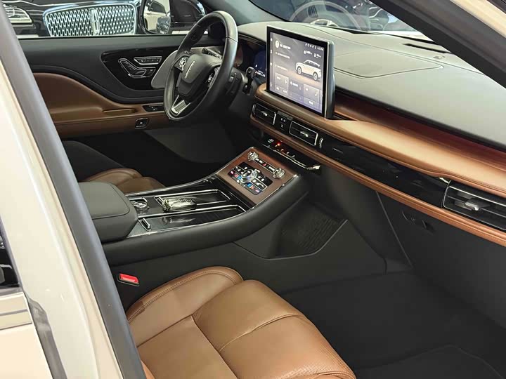 Фото 5 - Lincoln Aviator