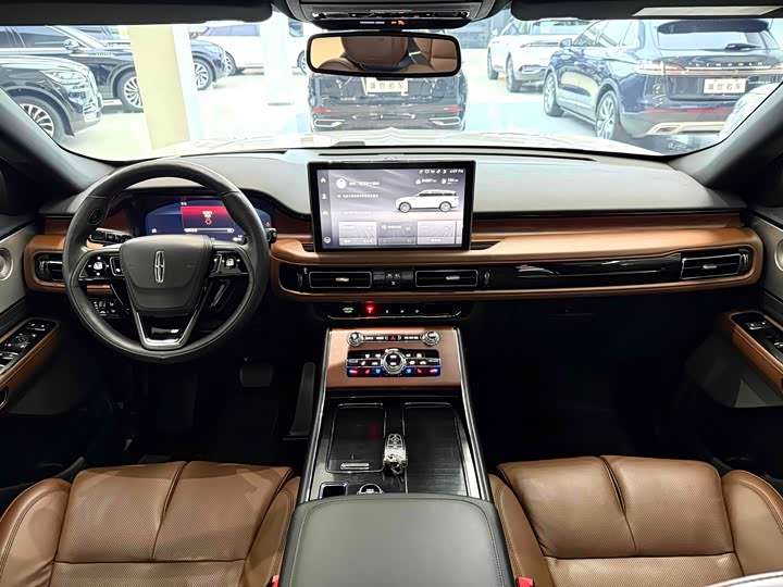 Фото 6 - Lincoln Aviator