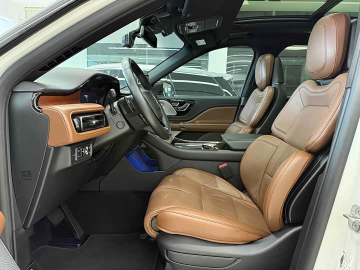 Фото 9 - Lincoln Aviator