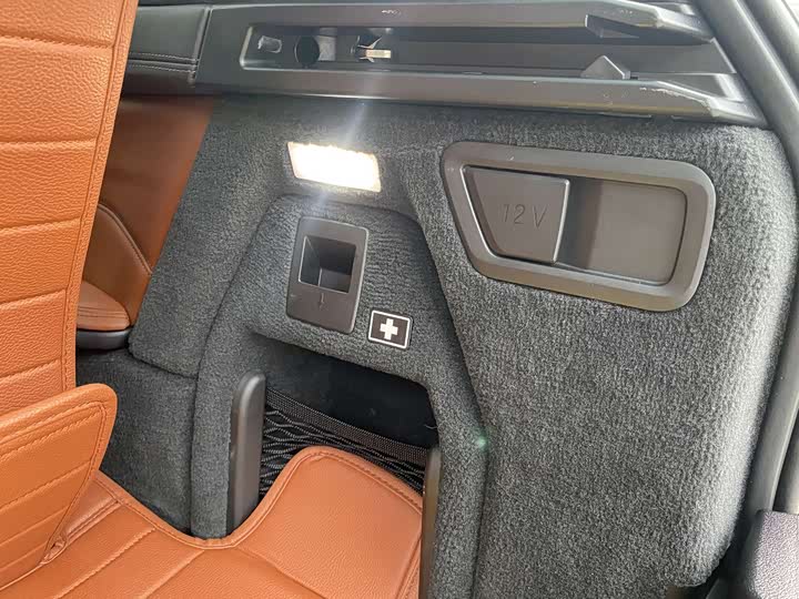 Фото 21 - BMW X7