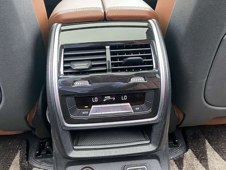 Фото 24 - BMW X7