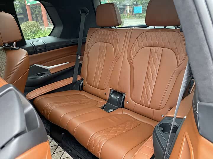 Фото 25 - BMW X7