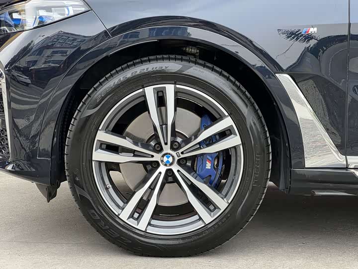 Фото 26 - BMW X7