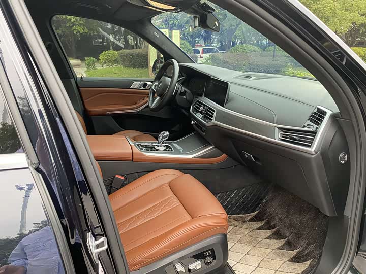 Фото 27 - BMW X7