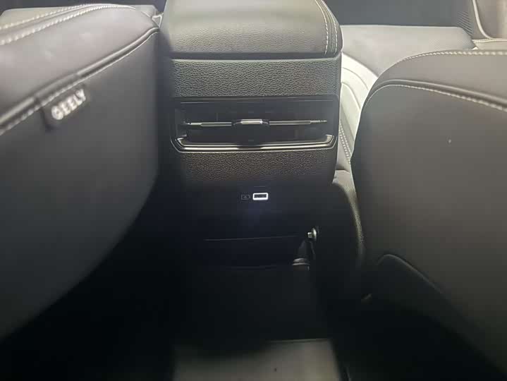 Фото 14 - Geely Binrui