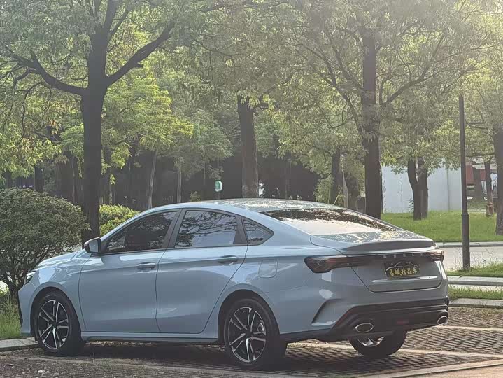 Фото 17 - Geely Binrui