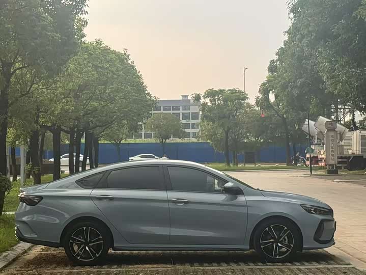 Фото 4 - Geely Binrui