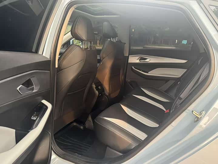 Фото 7 - Geely Binrui