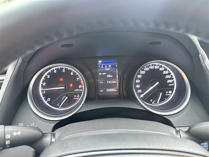 Фото 12 - Toyota Camry