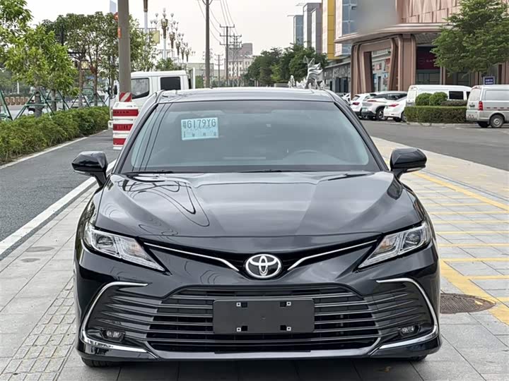 Фото 2 - Toyota Camry