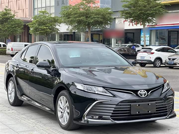 Фото 3 - Toyota Camry