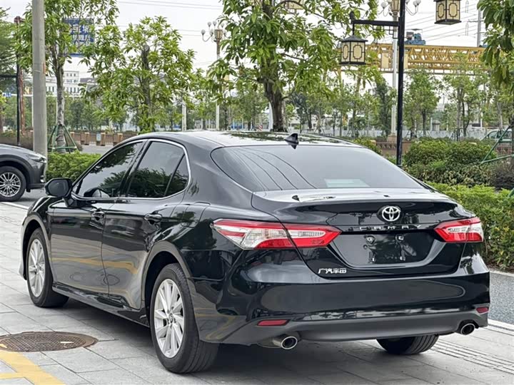 Фото 4 - Toyota Camry