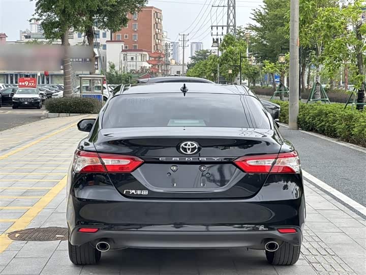 Фото 5 - Toyota Camry