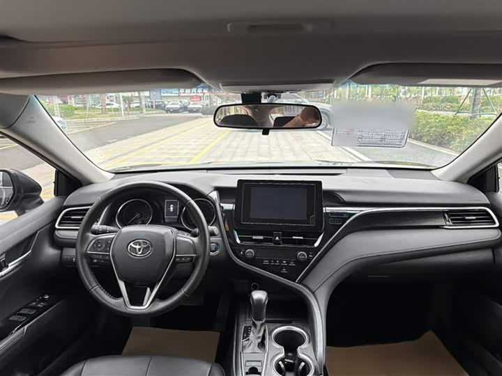 Фото 7 - Toyota Camry