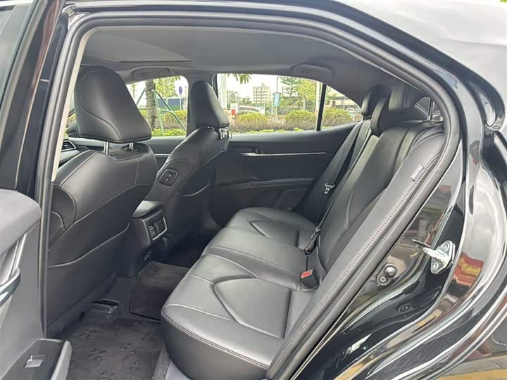 Фото 9 - Toyota Camry