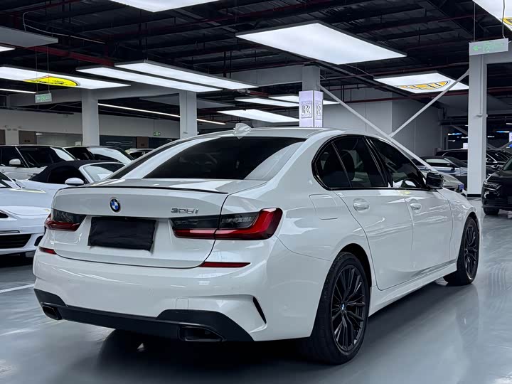 Фото 17 - BMW 3 Series