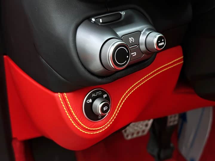 Фото 11 - Ferrari Portofino