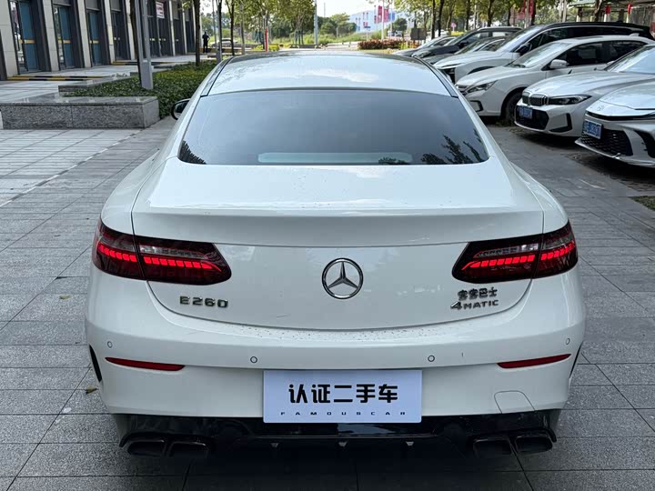 Фото 10 - Mercedes-Benz E-Class