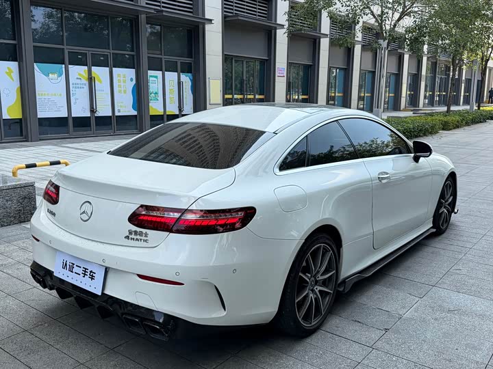 Фото 11 - Mercedes-Benz E-Class