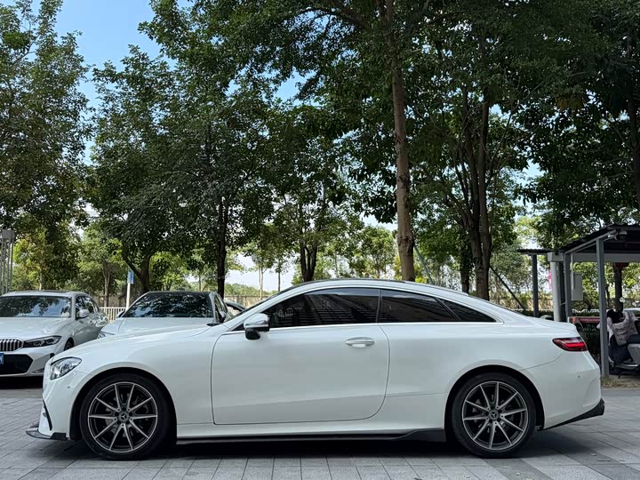 Фото 12 - Mercedes-Benz E-Class