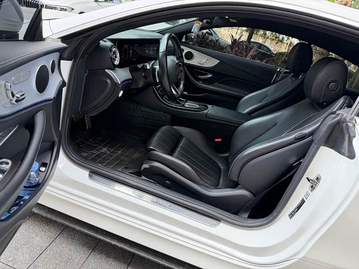 Фото 4 - Mercedes-Benz E-Class