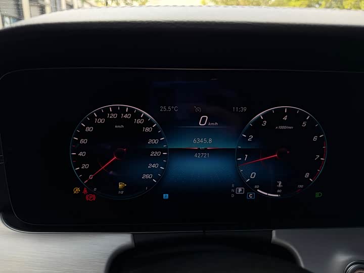 Фото 5 - Mercedes-Benz E-Class