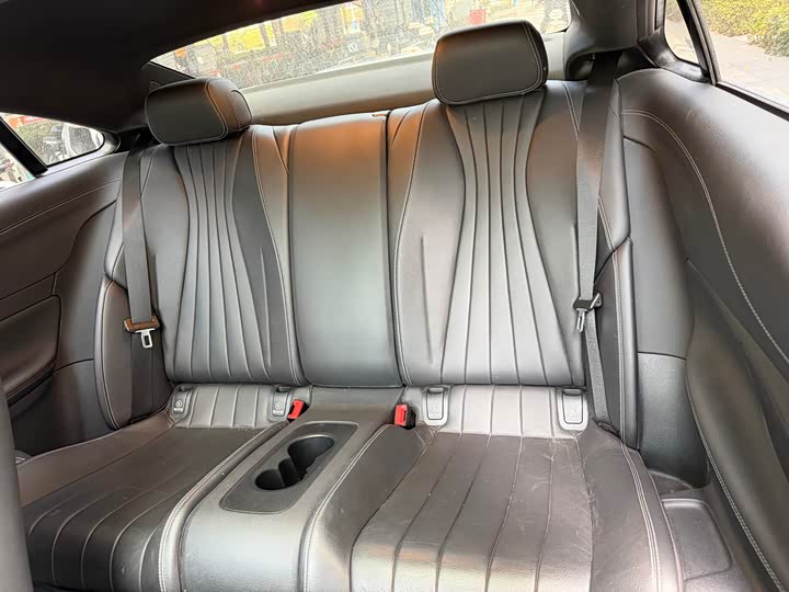 Фото 7 - Mercedes-Benz E-Class