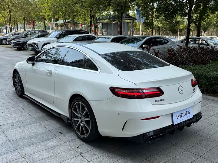 Фото 9 - Mercedes-Benz E-Class