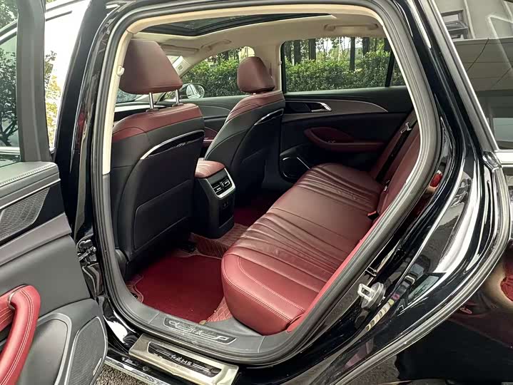 Фото 8 - Hongqi H5