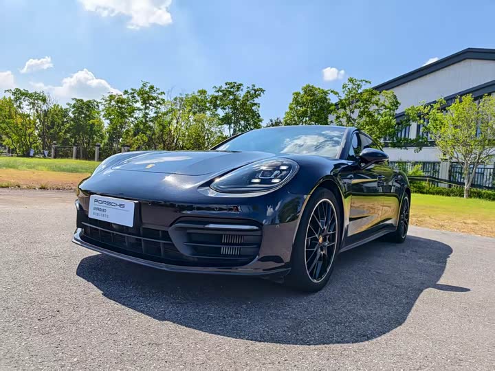 Фото 1 - Porsche Panamera