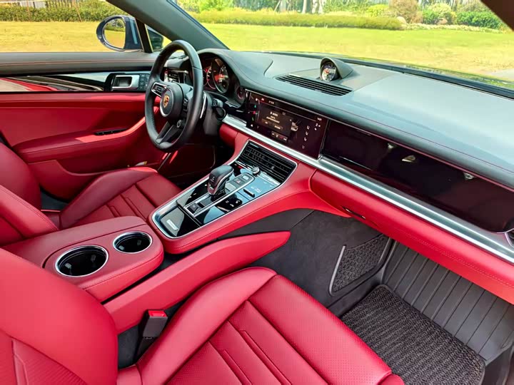 Фото 13 - Porsche Panamera