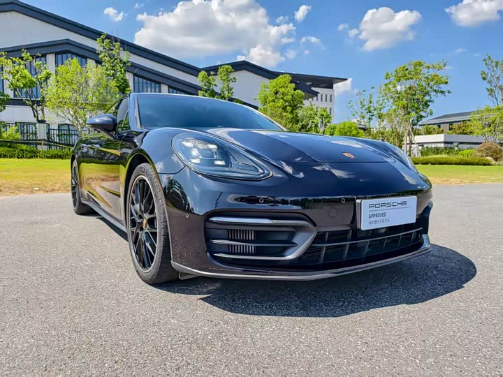 Фото 2 - Porsche Panamera