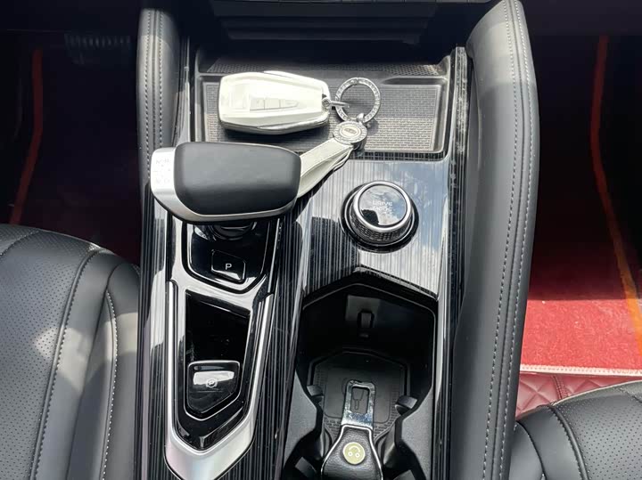 Фото 11 - Geely Monjaro